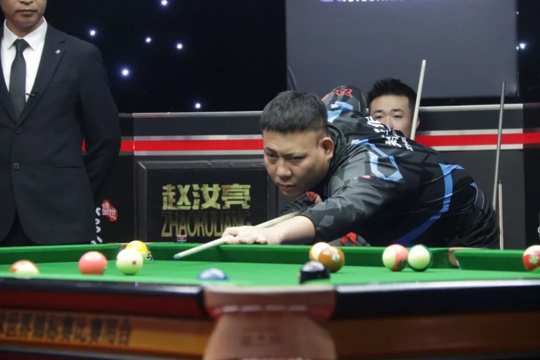 更凸显了她 更凸显了她